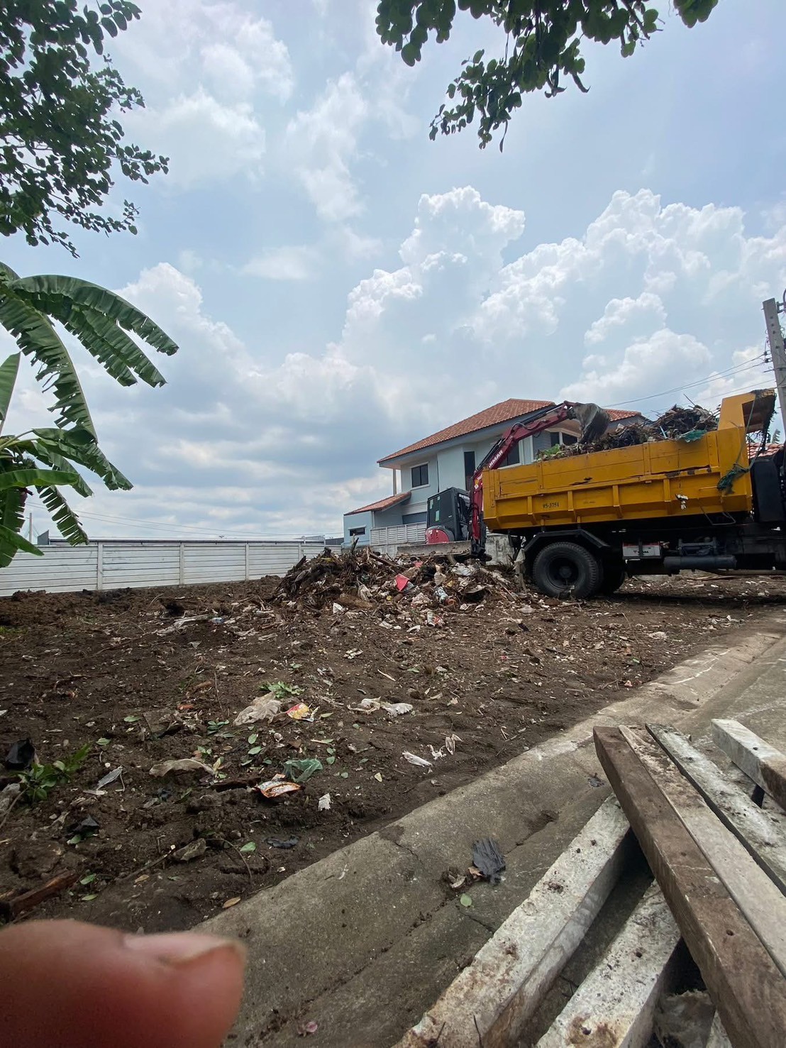 24 - https://รับตัดต้นไม้ตัดหญ้าสสมาน.com | รับตัดต้นไม้ตัดหญ้า ส.สมาน บริการรับตัดต้นไม้กรุงเทพและปริมณฑลครบวงจรโดยทีมงานมืออาชีพ ตัดแต่งกิ่ง โค่นต้นไม้ใหญ่ เคลียร์พื้นที่รกร้าง จัดสวน พร้อมขนทิ้ง ปลอดภัย รวดเร็ว ราคาเป็นกันเอง